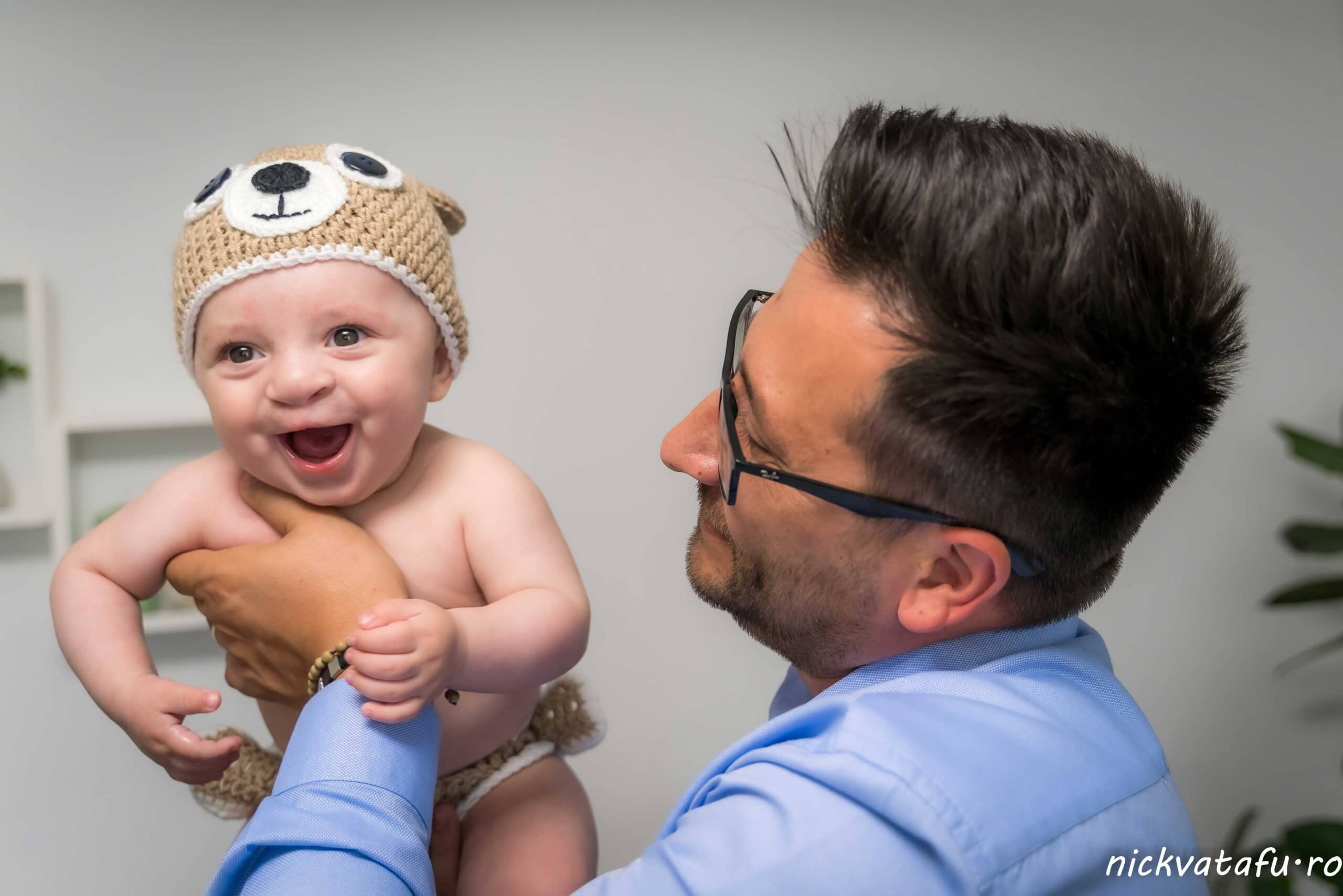 fotograf portret sedinta foto botez nou nascut costumase tricotate