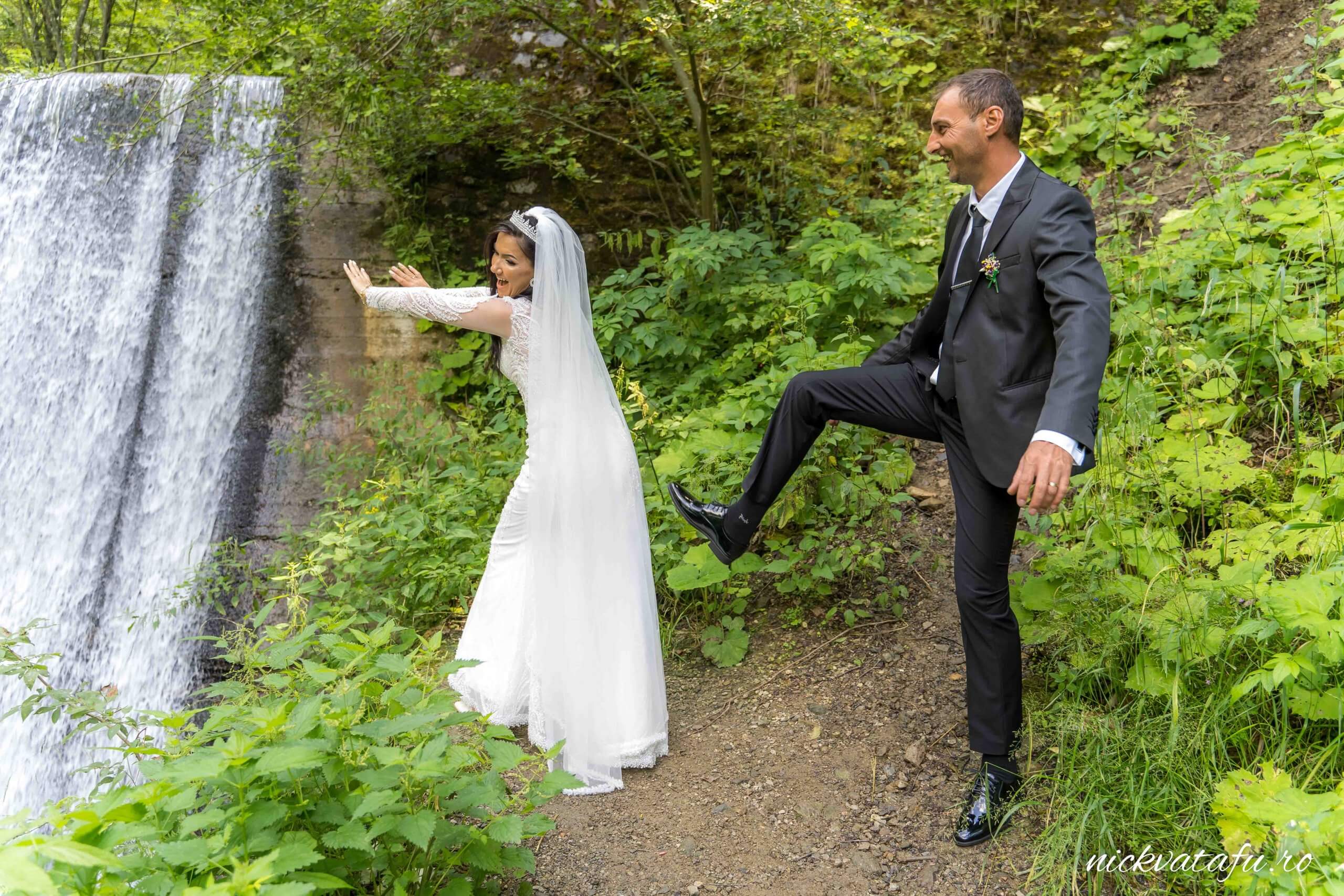 sedinta foto after wedding in natura vidraru cascada amuzanta